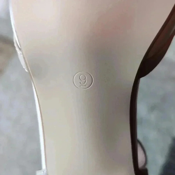 Journee Collection Olina Women's Mary Jane Heels - Picture 6 of 10